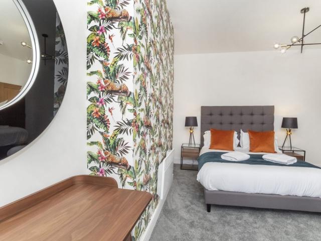 York | 20 Sleeper Large Party House image