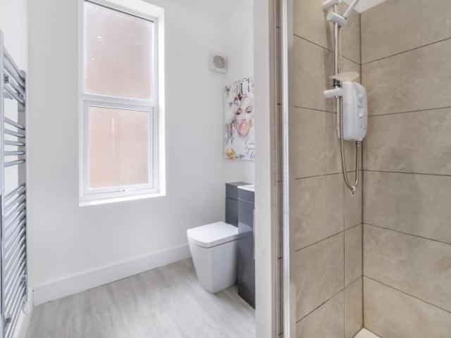 York | 20 Sleeper Large Party House image