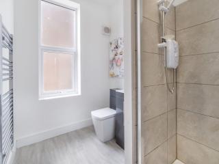 York | 20 Sleeper Large Party House thumbnail