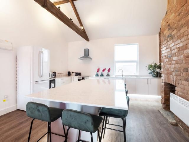 York | 20 Sleeper Large Party House image