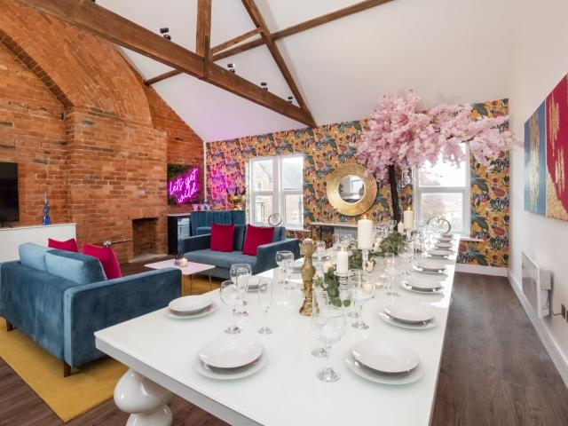 York | 20 Sleeper Large Party House image