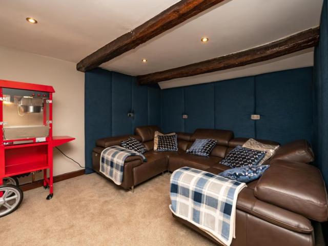 Lake District 16 Sleeper House With Hot Tub image