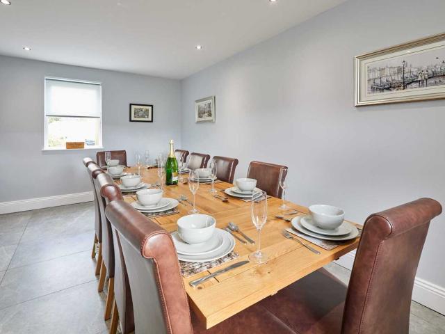 6 Bedroom House | Sleeps 12 image
