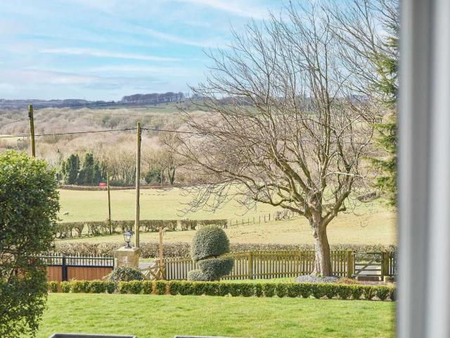 6 Bedroom House | Sleeps 12 image