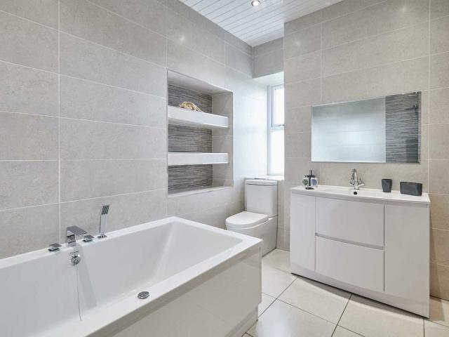 6 Bedroom House | Sleeps 12 image