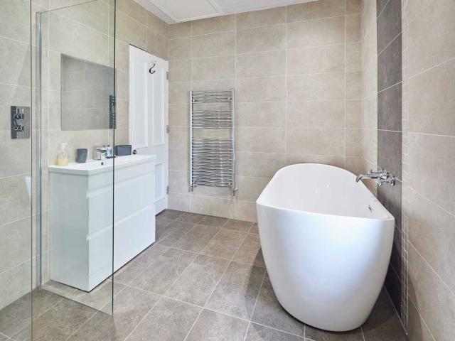 6 Bedroom House | Sleeps 12 image
