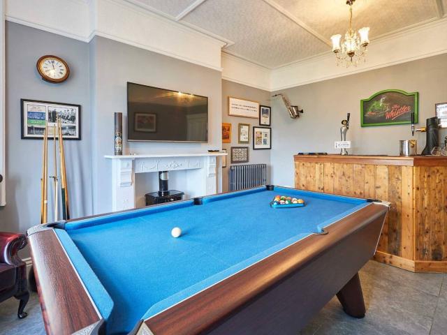 6 Bedroom House | Sleeps 12 image