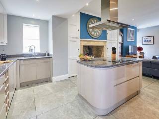 6 Bedroom House | Sleeps 12 thumbnail