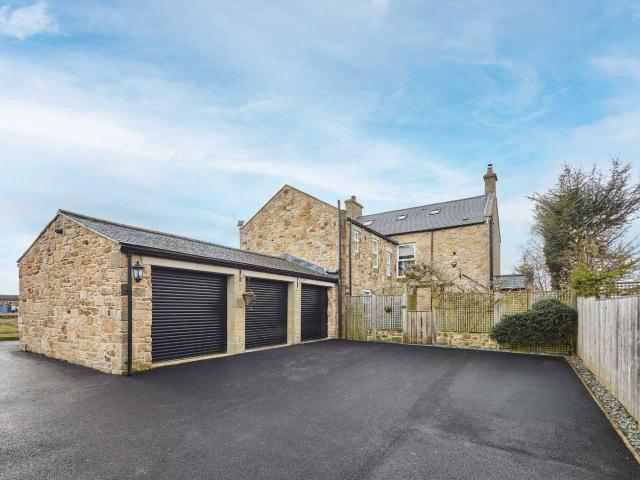 6 Bedroom House | Sleeps 12 image