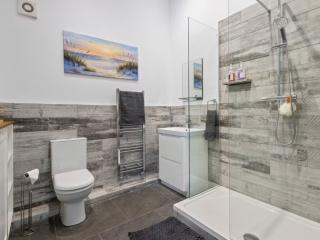Yorkshire Stunning Property with Pool | Sleeps 16 thumbnail