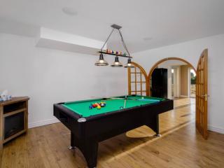 Lancashire House Sleeps 10 | Swim Spa, Hot Tub and Pool Table thumbnail