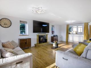 Lancashire House Sleeps 10 | Swim Spa, Hot Tub and Pool Table thumbnail