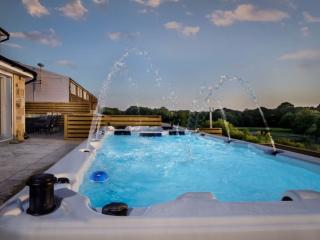 Lancashire House Sleeps 10 | Swim Spa, Hot Tub and Pool Table thumbnail