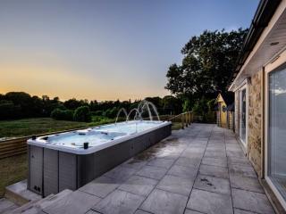 Lancashire House Sleeps 10 | Swim Spa, Hot Tub and Pool Table thumbnail