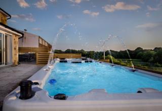 Lancashire House Sleeps 10 | Swim Spa, Hot Tub and Pool Table