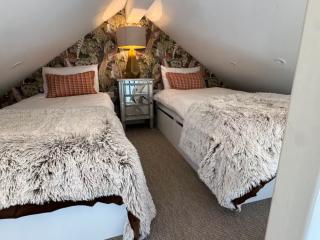 Lincolnshire Barn Conversion with Pool and Games room | Sleeps 16 thumbnail