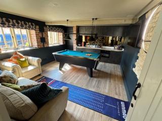 Lincolnshire Barn Conversion with Pool and Games room | Sleeps 16 thumbnail