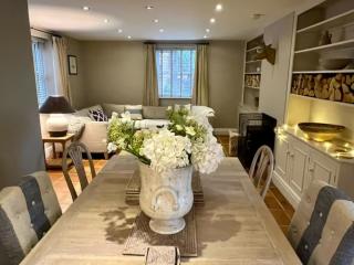 York | 9 Sleeper Cottage with Hot Tub thumbnail