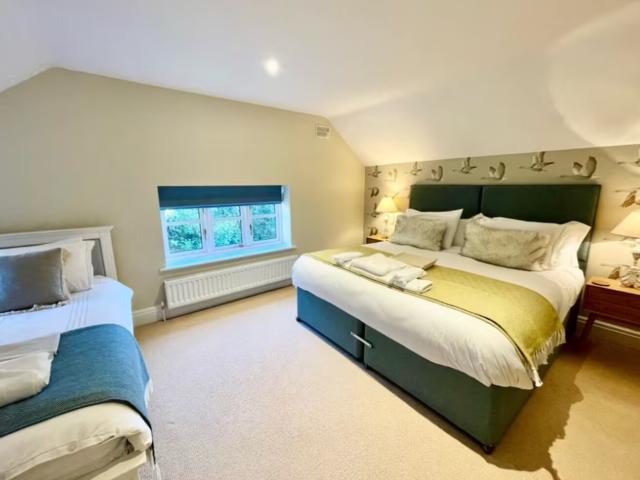 York | 9 Sleeper Cottage with Hot Tub image