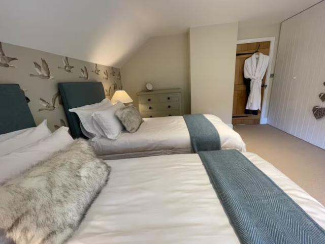 York | 9 Sleeper Cottage with Hot Tub image