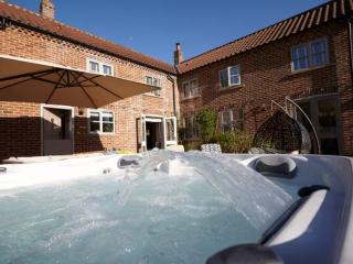 York | 9 Sleeper Cottage with Hot Tub thumbnail