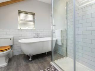 Yorkshire Stunning Property with Pool | Sleeps 16 thumbnail
