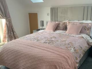 Yorkshire Stunning Property with Pool | Sleeps 16 thumbnail