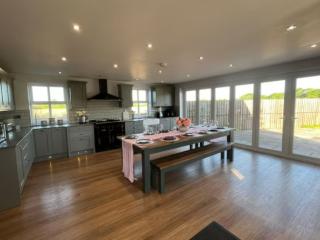 Yorkshire Stunning Property with Pool | Sleeps 16 thumbnail