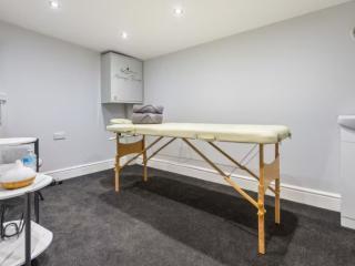 Yorkshire Stunning Property with Pool | Sleeps 16 thumbnail