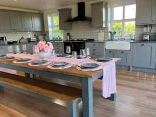 Yorkshire Stunning Property with Pool | Sleeps 16 thumbnail