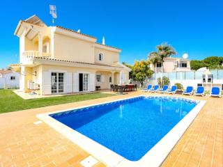 20 Sleeper Villa | Olhos de Água thumbnail