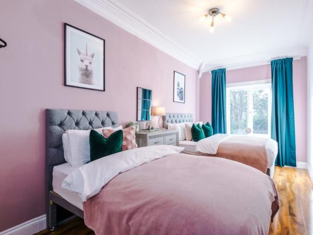 Headingley House | Sleeps 13 image