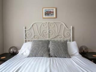 24 Sleeper Victorian House thumbnail
