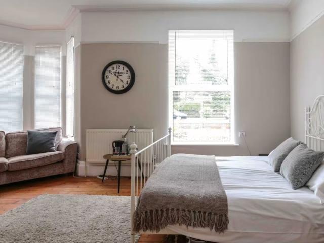 24 Sleeper Victorian House image