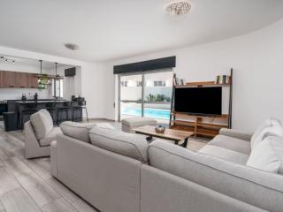 22 Sleeper Villa | Oura thumbnail