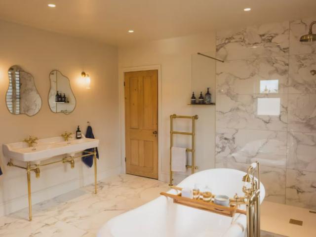 14 Sleeper House with underground bar, cinema room & hot tub image