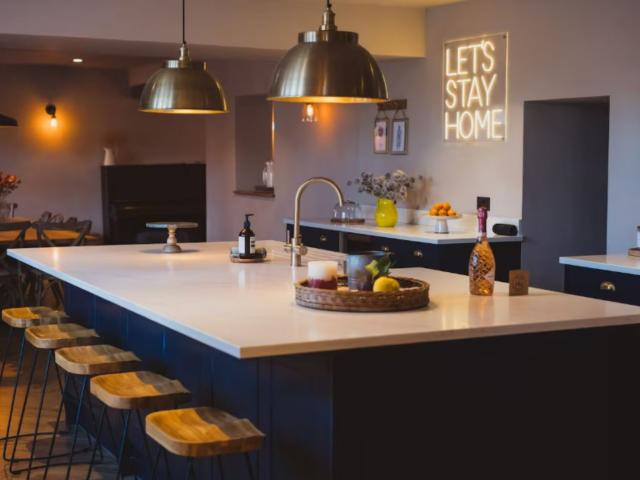 14 Sleeper House with underground bar, cinema room & hot tub image