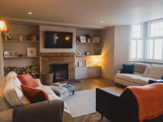 14 Sleeper House with underground bar, cinema room & hot tub thumbnail