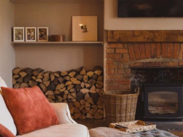 14 Sleeper House with underground bar, cinema room & hot tub image