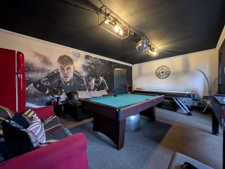 Duplex Apartment With Hot Tub | Sleeps upto 24 thumbnail