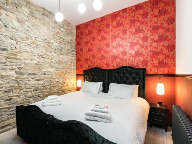 Cumbria 20 Sleeper House With Hot Tub and Bar image