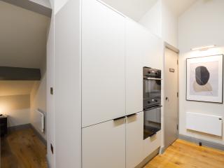 M One Apartments | Brooklyn Sleeps 12 thumbnail