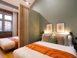 M One Apartments | Brooklyn Sleeps 12 thumbnail