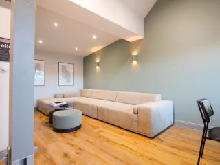 M One Apartments | Brooklyn Sleeps 12 thumbnail