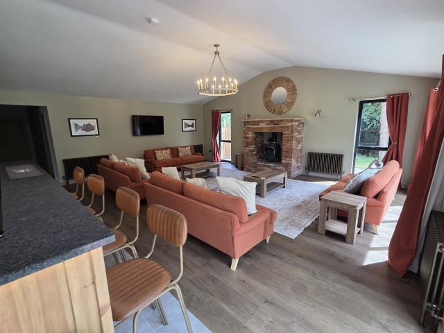 TyneView Estate | The Farmhouse With Hot Tub, Games Room & Bar - Sleeps 18 image