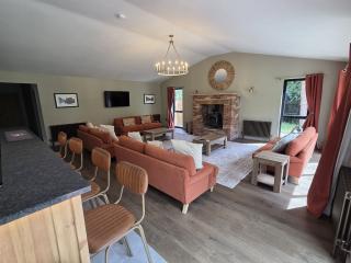 TyneView Estate | The Farmhouse With Hot Tub, Games Room & Bar - Sleeps 18 thumbnail