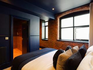 M One Apartments | Gatsby Sleeps 14 thumbnail