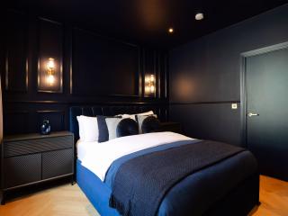 M One Apartments | Gatsby Sleeps 14 thumbnail