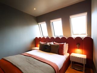 M One Apartments | Gatsby Sleeps 14 thumbnail