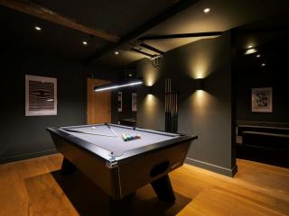 Umbrella Apartments | Depot Sleeps 12 thumbnail